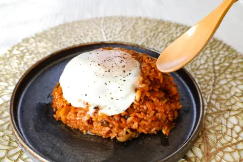 友人の紹介で「まかない無料」のパートに応募！ 夫に「それ違法だよ」と言われましたが、私が学生の頃は「飲食店バイト＝食事タダ」が普通でした。最近は厳しいのでしょうか？