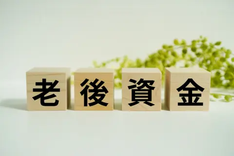 おひとり様で「年金だけで余裕」という友人。わが家は夫婦で「月24万円」もらっても“生活がギリギリ”なのですが、私たちの年金は「少なすぎ」ですか？ 夫婦・単身世帯で“必要な老後資金”も確認