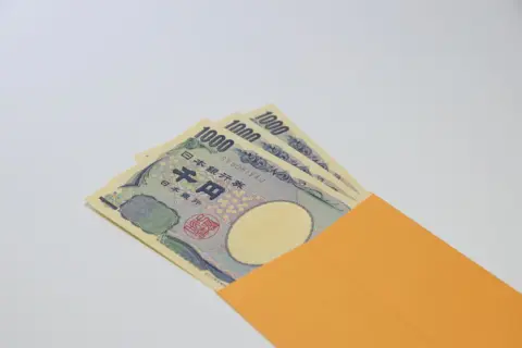 引っ越し当日の作業前に、業者のスタッフさん2人に「冷たいものでも飲んで」と1000円ずつ渡しました。金額としてこれでよかったでしょうか。