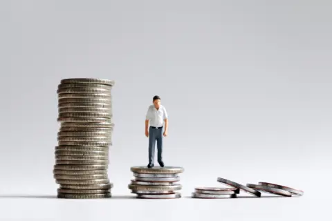 年金をもらっているのに働いたら“減るから損”って本当？ 月収「50万円」の夫が仕事をセーブ…それでも働いたほうが得になるケースはある？