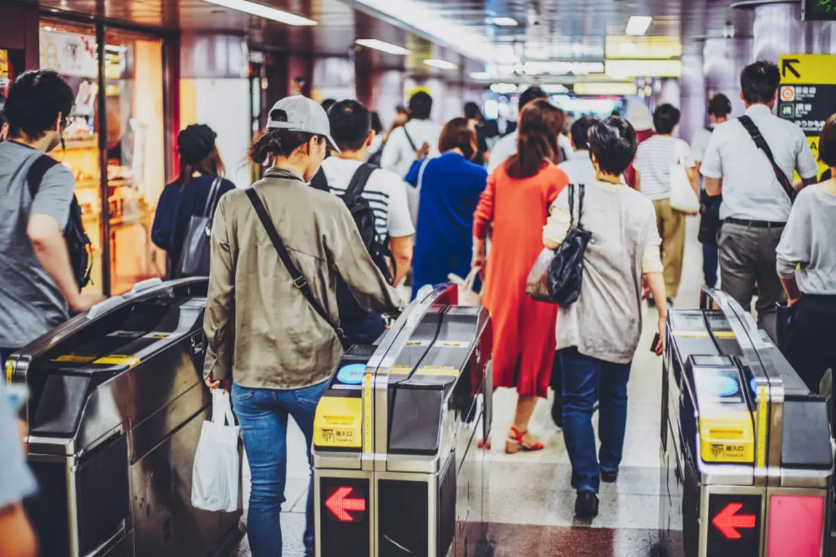 【3月14日から】JRが「運賃改定」！ 大学生の息子に“立川-渋谷”で「6ヶ月・4万4000円」の定期を買っているのですが、新しい“通学証明書なし”でも買えますか？ 注意点もあわせて解説