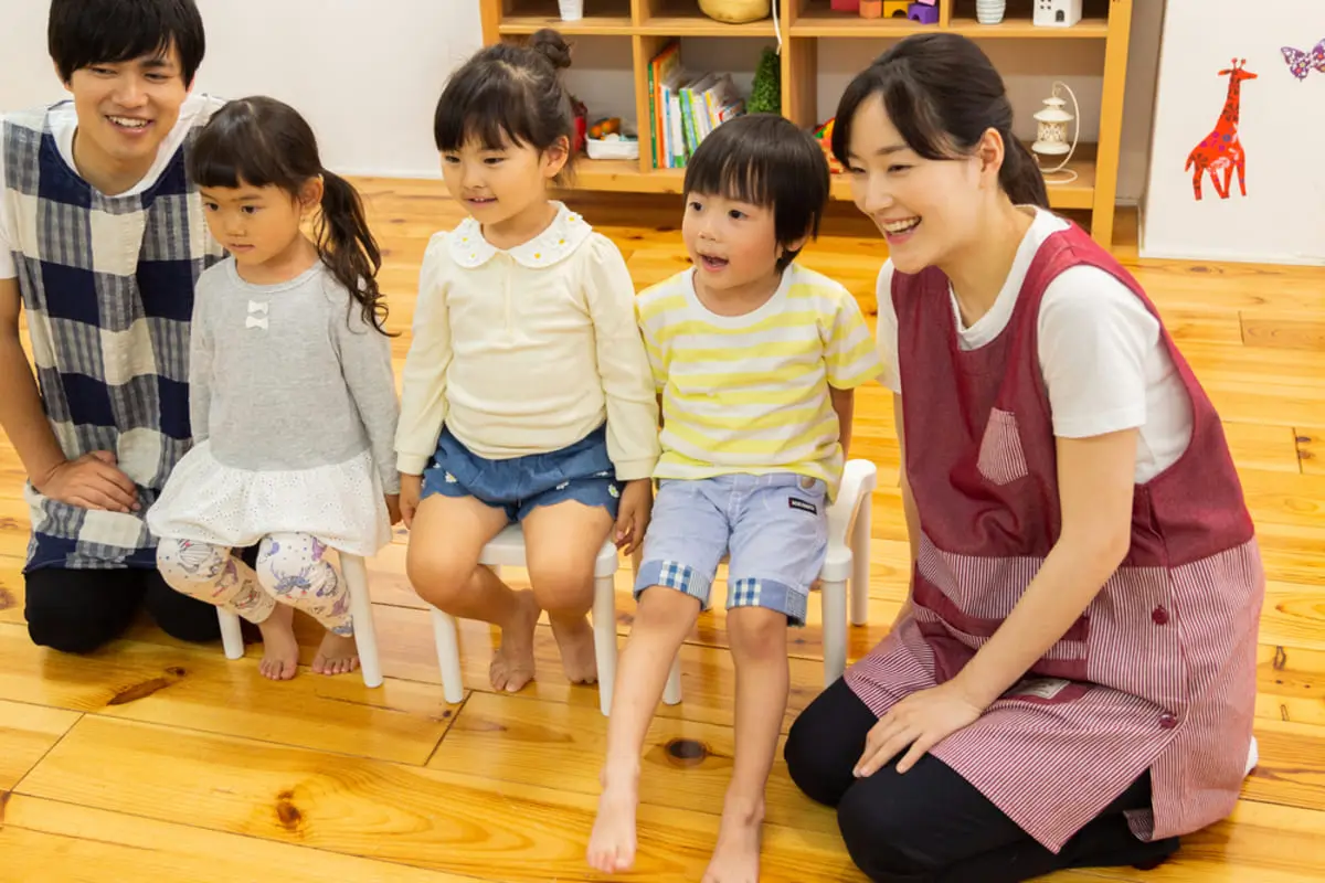 子どもの保育料「月8万円」がキツイです…扶養内「時給1200円・月収8万円」なら、いっそパートを辞めて“自宅で子どもを見る”ほうがいいでしょうか？ 保育園に預けるメリットも確認