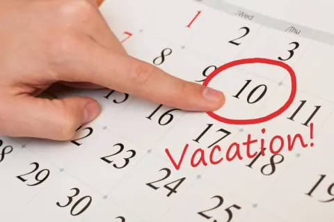 週末は“取引先のゴルフコンペ”ですが、妻に「休日に自腹で1万5000円払うなんて…」と驚かれました。ずっと営業職ですが「会社員なら普通」ですよね？“休日手当・代休”が認められるケースとは