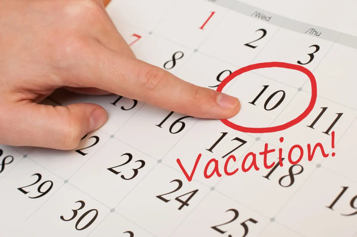 週末は“取引先のゴルフコンペ”ですが、妻に「休日に自腹で1万5000円払うなんて…」と驚かれました。ずっと営業職ですが「会社員なら普通」ですよね？“休日手当・代休”が認められるケースとは