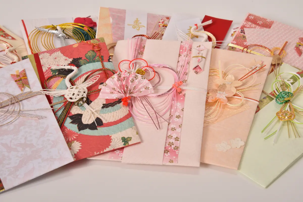 息子の結婚祝いで10万円包みましたが、相手側は20万円だったと後から知りました。今から追加で渡すべきでしょうか？