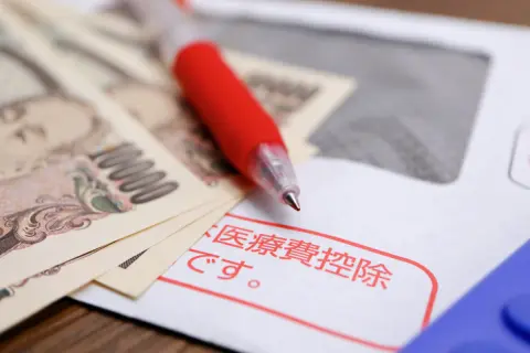 「医療費12万円」かかったのに“確定申告”を忘れた！ 年収500万円なら「還付は1万円ほど」と聞きますし、放っておいても大丈夫ですか？ 無申告でペナルティなどあるのでしょうか？