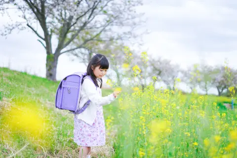4月から“子どもが小学生”に！ でも開門が「8時15分」なのに、仕事が8時からで“時短勤務”もできません…GPSアプリで「1人で登校させる」のはアリですか？ 仕事を辞めるべきでしょうか？