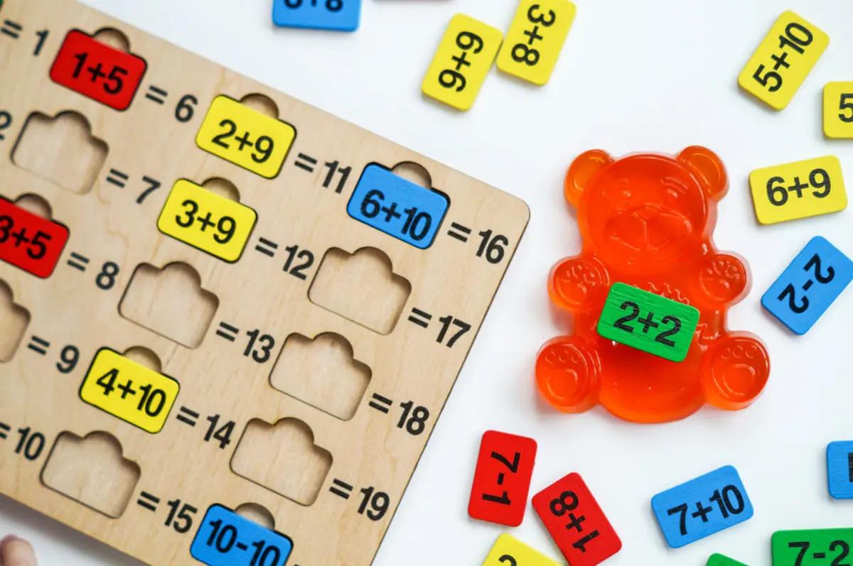 小学生になる次男に「お下がりの算数セット」を用意！ ママ友に「かわいそうだよ」と言われましたが、絵具セットなども合わせ“5000円”は浮きます。学用品の節約ってダメですか？