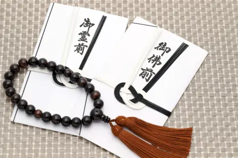 親戚からの「香典袋」の中身が“空っぽ”だった！ 相手に言いにくいけど、それでも「香典返し」は必要ですか？「知らないフリすべき？」「自分なら言ってほしい」SNSで話題に…実際どう対応すべき？