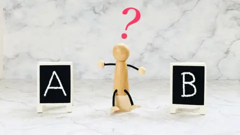 児童手当「200万円＋奨学金」で息子が“大学進学”しますが、姉に「NISAなら400万円に増えたのに」と言われショック！ 元本割れが不安でも投資すべきでしたか？「月1万円×18年」で試算