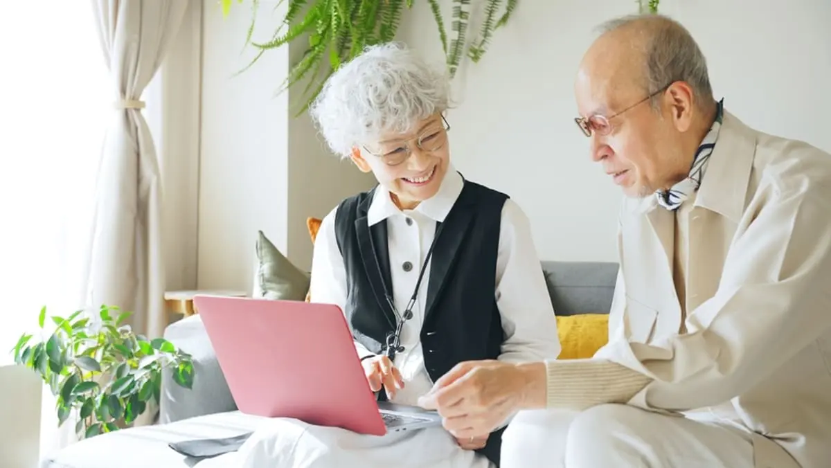 62歳で「今日が一番若い」と、NISAを“月3万円”で始めたいと言う妻。パート代の「15万円から出す」とのことですが、60代からはさすがに遅いですか？“老後の投資”のポイントとは