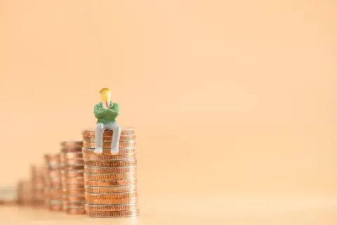 定年後に「学童保育」でアルバイトを始めたという叔父。週3日ほど働いているそうですが、どのくらい稼げるのでしょうか？