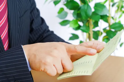 父の死後、母に「月10万円」仕送りしています。最近「申し訳なくて使ってなかった」と“全額貯金”していたことが発覚！「年120万円」ですが、仕送りでも贈与税はかかりますか？