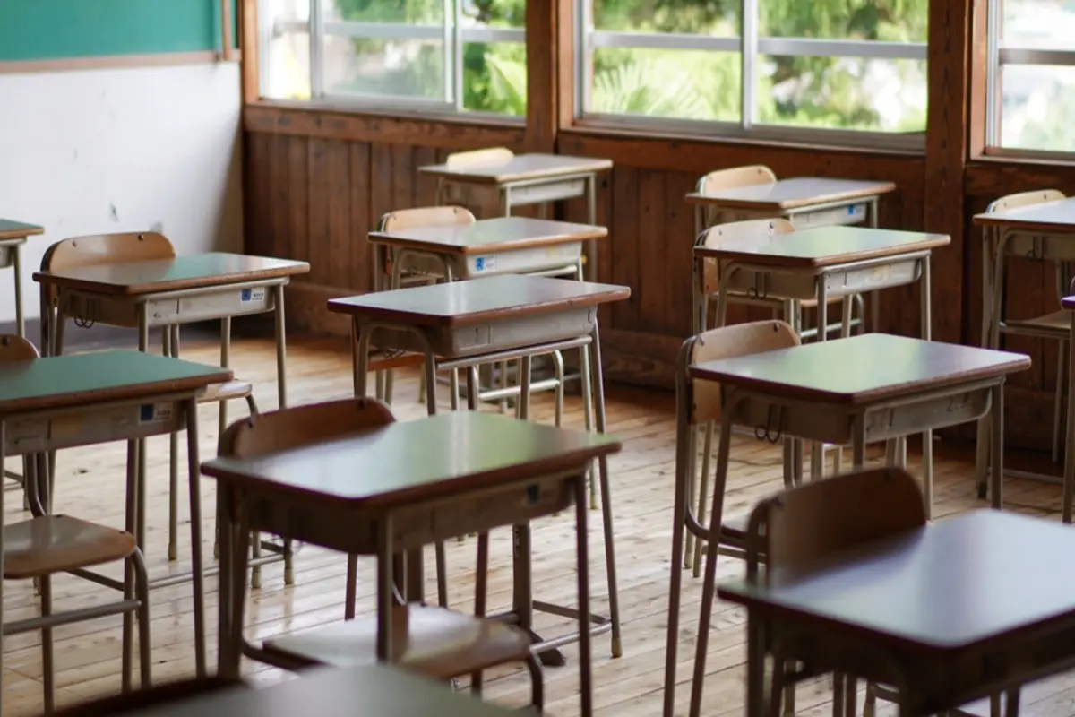 高校無償化と言いつつ、合格発表後に開かれた説明会で購入するものが多いことを知り、不安になりました。今すぐ利用できる制度はありますか？