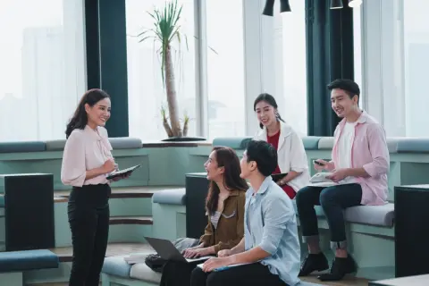 年収800万円で子どもが大学へ進学します。うちは返済ありの奨学金ですが、低年収世帯は返済不要の奨学金。中間層が一番損していませんか？