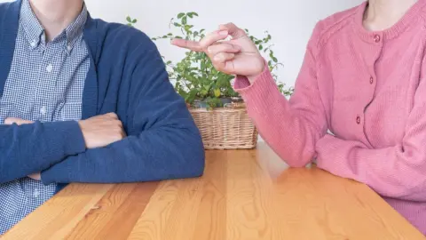 10年介護した“認知症の父”を看取り後、兄弟から「親父の金を使い込んだ」と責められショック！ 生活費として「月10万円」引き出してたのですが、1200万円も“返す義務”はないですよね？