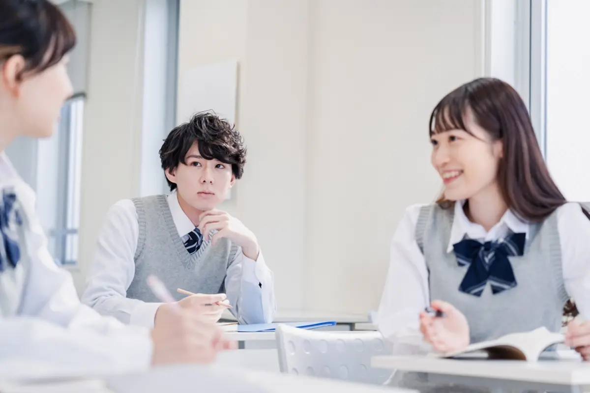 大学無償化は3人以上と聞きました。わずか1人の差で変わるのは正直納得できません。2人の子どもがいる世帯で受けられる支援はありませんか？