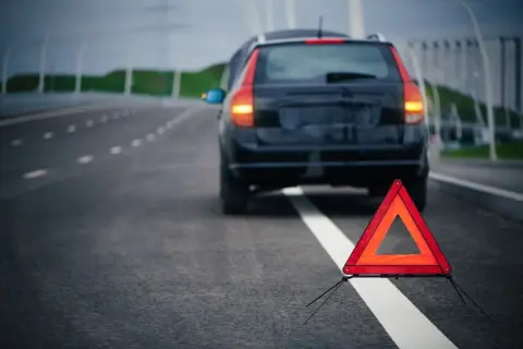 高速道路で「ガス欠」になった場合、交通違反になると聞きました。反則金はいくらくらいかかるのですか？