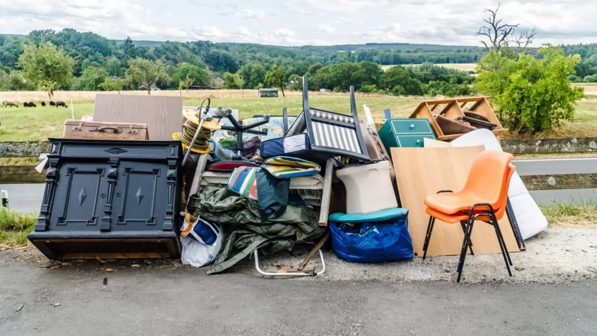 粗大ごみにかかる「2000円」が惜しい…！解体してごみに出せば費用はかからないですか？