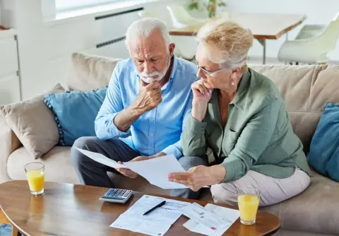 60歳で「退職金2000万円・月収15万円」で再雇用の予定です。知人に「退職金はNISAに回すべき」と言われましたが、この年齢なら“貯金で十分”ではないですか？ NISAが向いている人とは