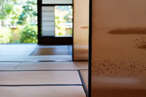 子どもが独立し孫もいますが、「帰れる実家」を残したい気持ちと、広い家に住み続ける違和感で悩んでいます。子どもや孫のために家は維持すべきでしょうか？