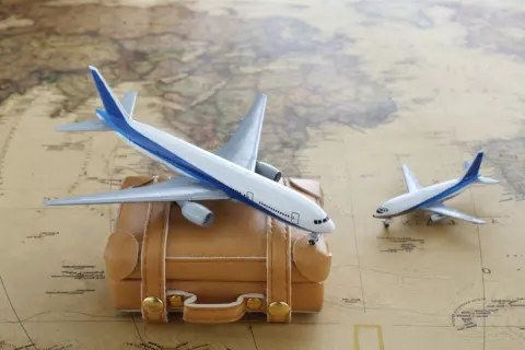 2歳未満は「飛行機・ホテル代」がタダなので、子連れで“海外旅行”の予定です。母は「子どもの思い出にならない」と言いますが、今のうちが得ですよね？ 高くても“物心ついてから”がいいですか？