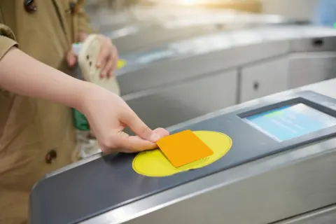 駅の改札内に出店している話題の和菓子屋さん。利用するには、電車に乗らなくても150円の切符が必要？