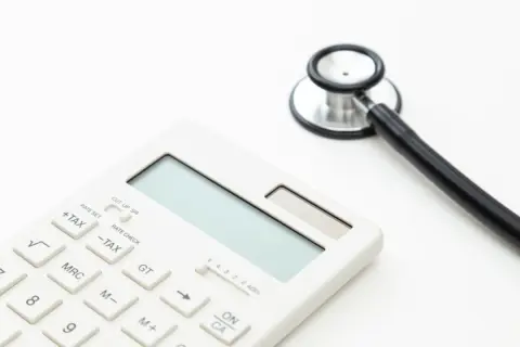 高齢者は“優遇されてる”から「医療費3割」払うべき？ 現役世代からは「税金キツくて病院行けない」「高齢者は貯金多いのに」の声も…今後“高齢者の医療費負担”はどうなる？ 不公平感の理由とは