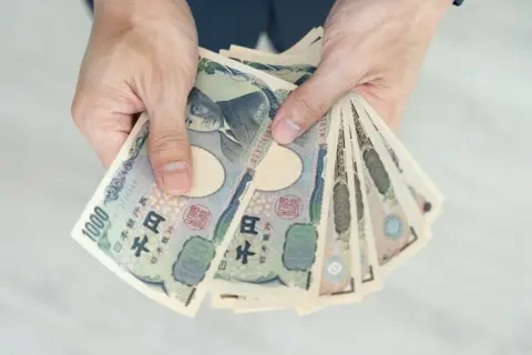 最近は新札のほうをよく見かけるようになりました。旧紙幣を使わずに残しておけば、将来プレミア価格で買い取ってもらえるでしょうか？