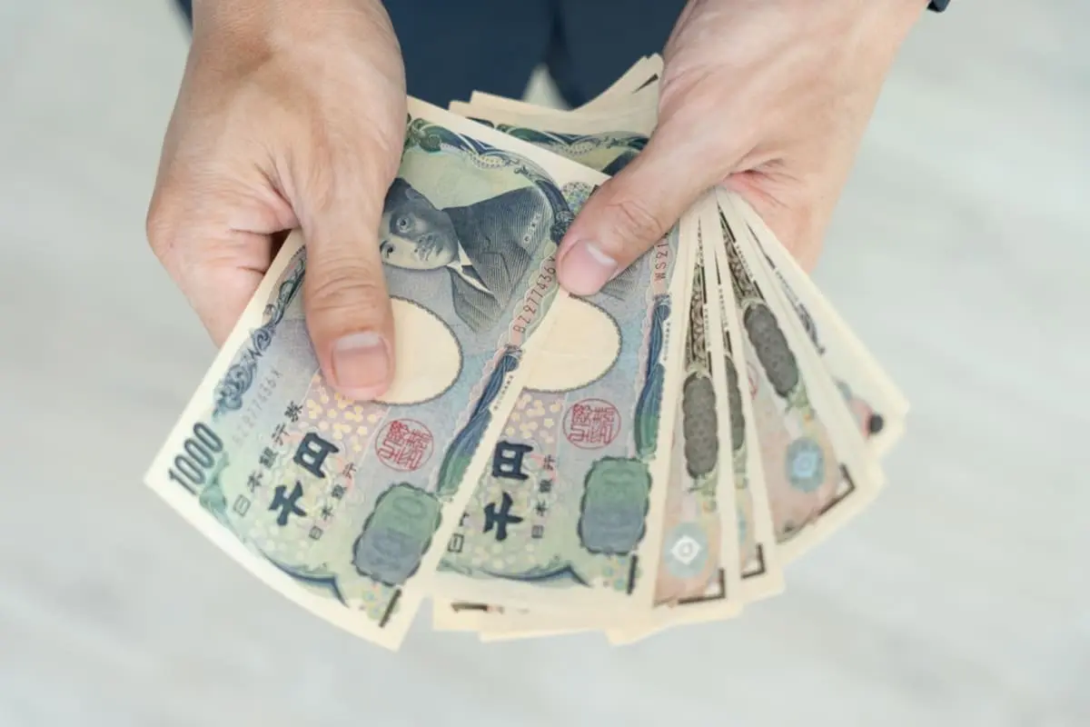 最近は新札のほうをよく見かけるようになりました。旧紙幣を使わずに残しておけば、将来プレミア価格で買い取ってもらえるでしょうか？