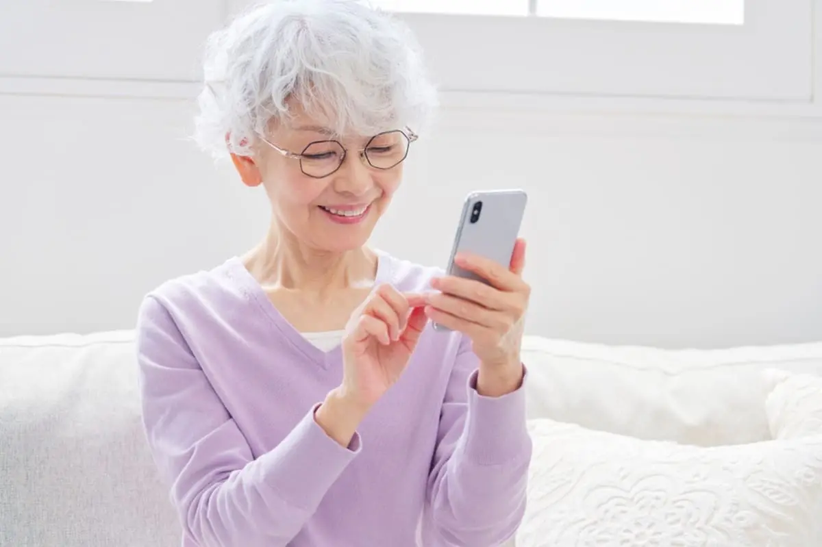 母が「実質1円」のiPhoneを契約してきました。どうしてそんなに安くなるのでしょうか？クーリングオフした方がいいでしょうか？