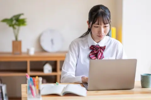 高校入学時には支給要件を満たさず「就学支援金制度」を利用できませんでした。一度支給対象外になると、絶対に支援を受けられないのでしょうか？