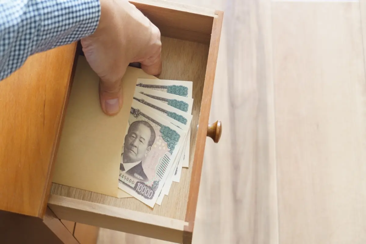 父のタンス預金が100万円ほど出てきました。申告が必要だと知らず、生活費として少しずつ使ってしまいました。今からでも申告すべきでしょうか？