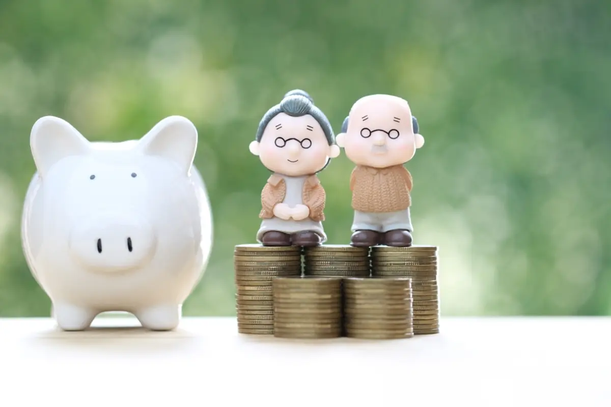 夫婦で年金月22万円です。夫にもしものことがあったら、専業主婦だった私の年金はいくらになりますか？貯蓄はいくらあれば安心でしょうか？