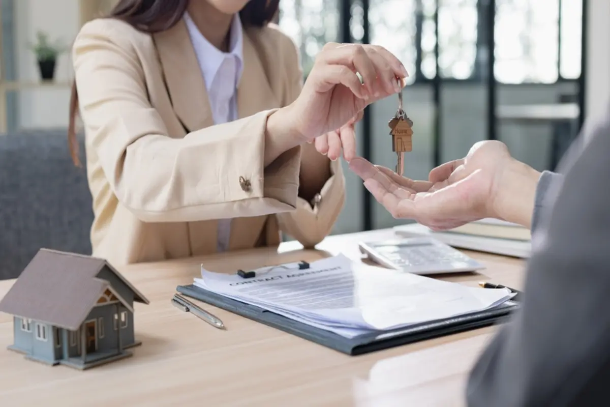 フラット35で「4000万円」の借入を検討中…友人に「俺は5年前に借りたから600万円得した」と言われましたが、そんなに“金利”は上がったのでしょうか？ 返済総額も比較