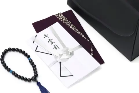 母の葬儀の“香典200万円”を、長男の兄が「俺が喪主だから全部もらう」と独占宣言！ 母の介護は“地元住まいの私”が長年やったのに…これって兄弟で「平等に分けるべき」じゃないんですか？