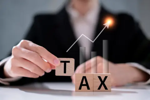 給与3ヶ月分「120万円」を退職金代わりに月収へ上乗せでもらいました。税金などの負担はどう変わりますか？