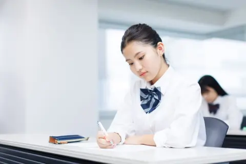 公立中学だからと油断してた（涙）。中3の塾代だけで年間100万近く飛ぶって本当ですか？