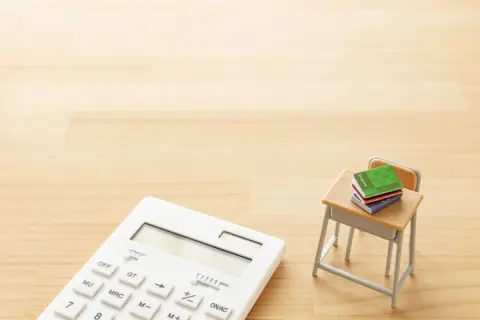 子どもが大学受験に全落ちし、浪人して予備校に通いたいと言っています。浪人1年で予備校代や生活費を含めると総額いくらくらい必要ですか？