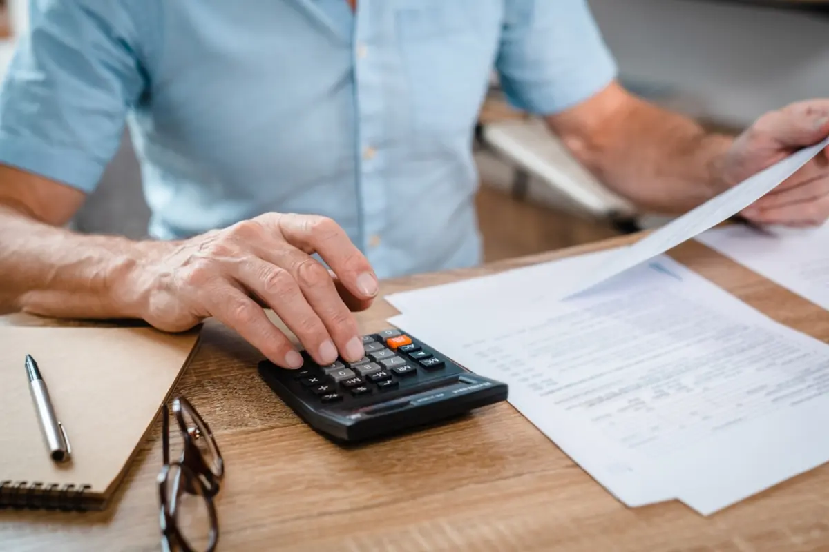 在宅勤務になり、「自宅の電気・ガス・水道」を仕事でも使うようになりました。会社経営している友人から「一部は経費計上できる」と聞きましたが本当に認められるのでしょうか？