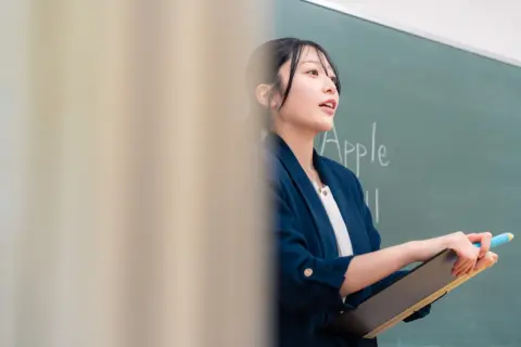 4月から私立高校の教員になる娘。月給「28万円」だそうですが、平均はどのくらいなのでしょうか？