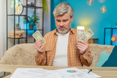 世帯年収「1300万円」でも老後資金は不安…月の生活費「38万円」は使いすぎでしょうか？