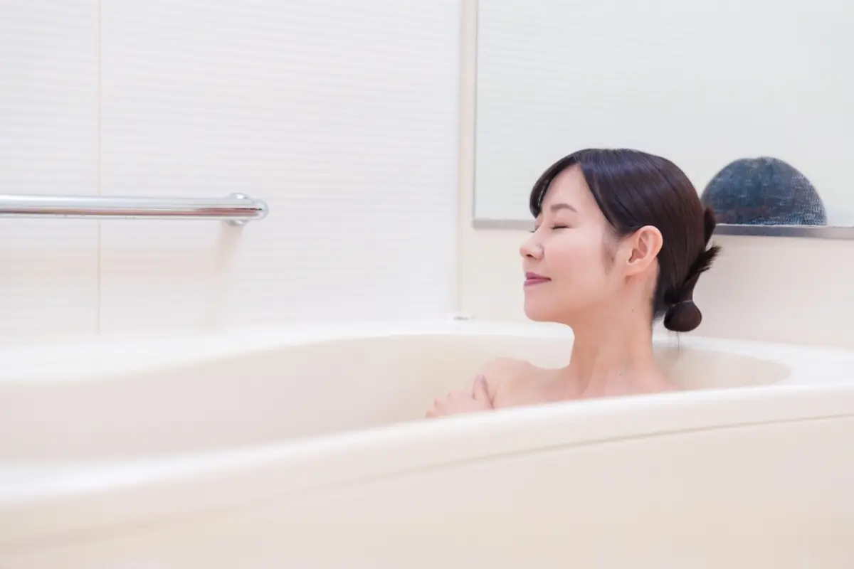 光熱費を考えると、お風呂は毎日お湯を入れ替えるのと、2日に1回追いだきして入るのでは、どちらがお得なのでしょうか？