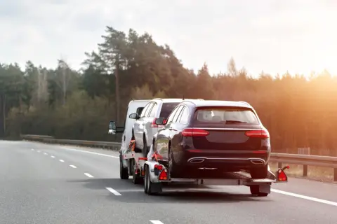 月極駐車場に“無断駐車”されたのに、警察に「民事不介入で対応できない」と言われた！ しかも勝手にレッカーしたら「自分が罪に問われる」そうですが、どうすればいいんですか？ 正しい対処法とは