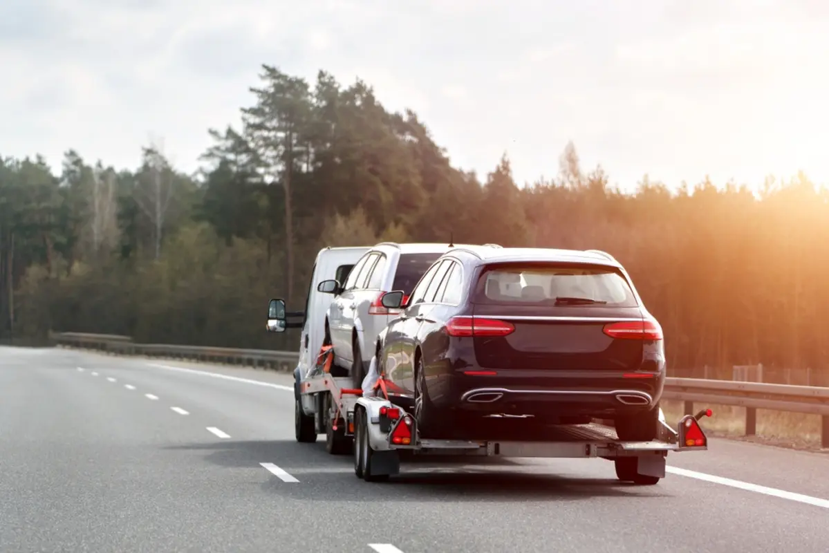 月極駐車場に“無断駐車”されたのに、警察に「民事不介入で対応できない」と言われた！ しかも勝手にレッカーしたら「自分が罪に問われる」そうですが、どうすればいいんですか？ 正しい対処法とは