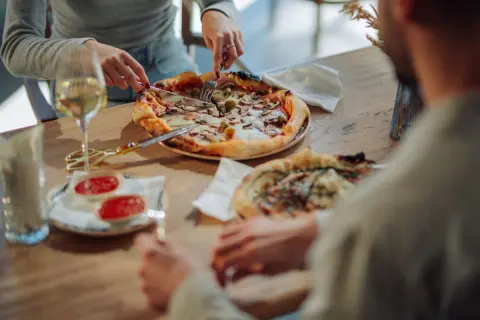 飲食店で「食べ物を残す」のは“合理的＆健康的”？ SNSでは「お金払ってるんだから」「メンタル強い証」「開き直るな」と賛否両論…お金を払っていれば“残すかは自由”なの？