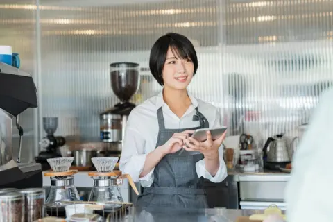 パート勤務の妻が「扶養から外れそう」と言われています。家庭の手取りを考えると、年収はどの金額までに抑えるのがいちばん「税金的に得」なのでしょうか？