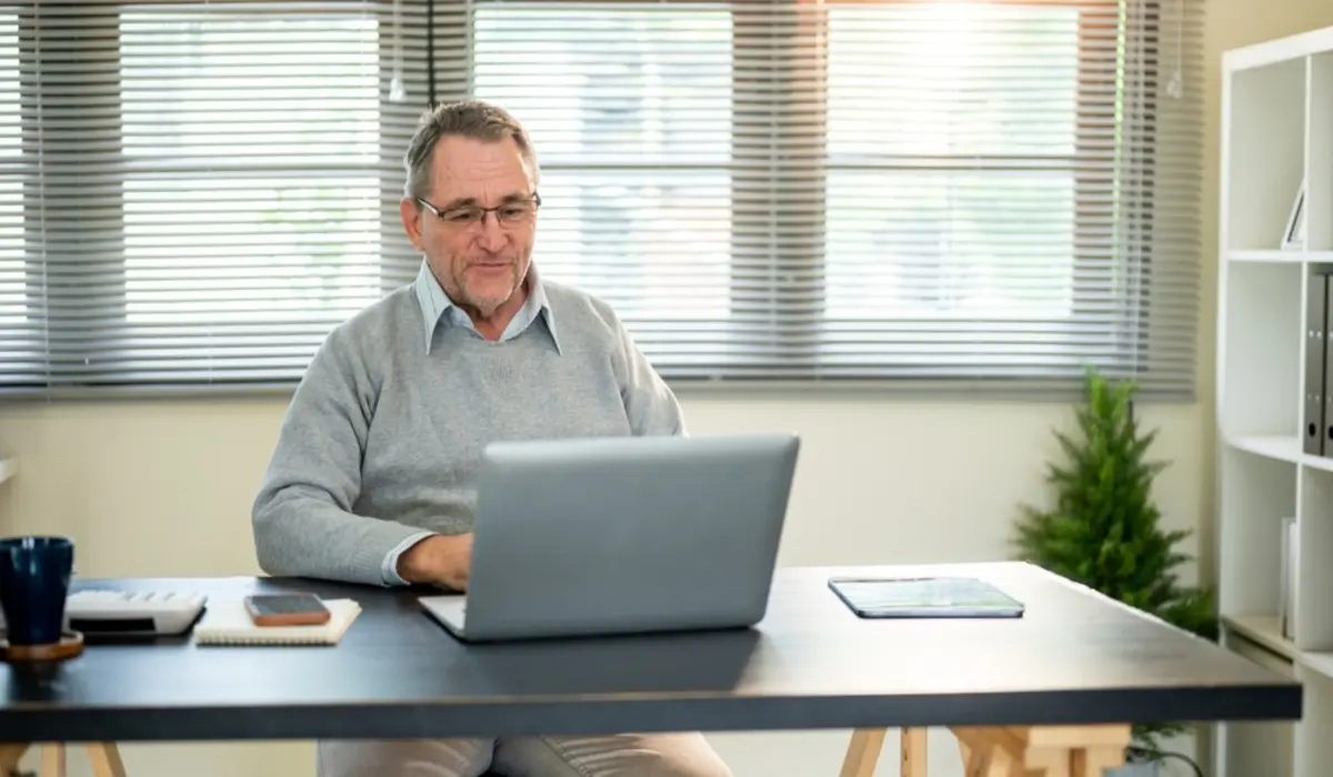 定年後に週5日で働き続ける人もいれば、あえて「短時間勤務」を選ぶ人も…。”老後の働き方”で差が出るポイントとは