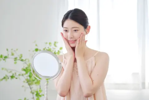 スキンケアにかける月間コストの相場はいくら？化粧水から日焼け止めまで全部計算