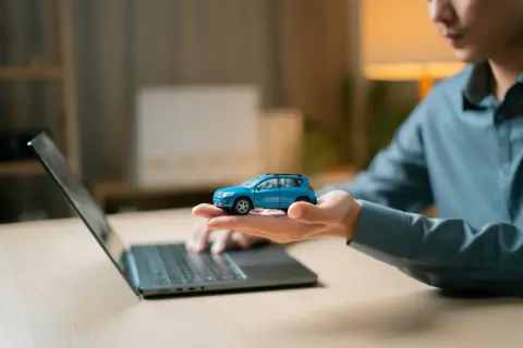 中古車を「180万円・5年ローン」で購入。兄に“250万円の新車”を購入し「残クレだったら同じくらいの支払いで乗れる」と言われたのですが、本当にお得に“新車に乗れる”のでしょうか？